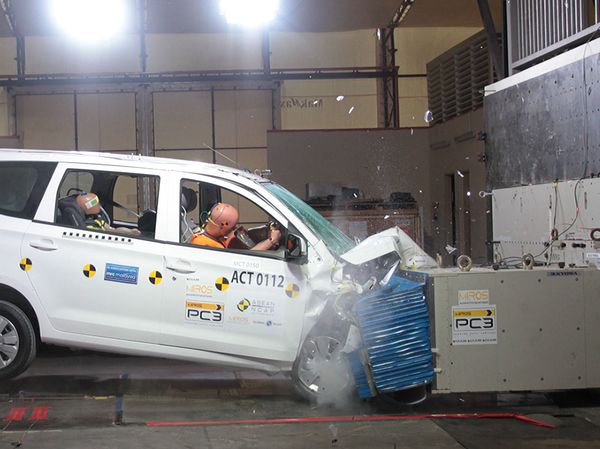 Uji Tabrak Wuling Confero, SUV Proton, dan Pikap Tata