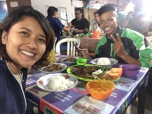 Bikin Haru! Ini 5 Kisah Abang Ojol yang Dapat Makanan Gratis Dari Penumpang