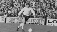 Cliff Jones 10 musim memperkuat Tottenham, tim terlama yang dibelanya. Jones jadi salah satu top skorer di derby kontra Chelsea dengan torehan 11 gol. (Foto: Norman Quicke/Daily Express/Getty Images)