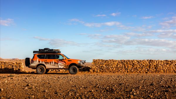 Menaklukkan Gurun Sahara dengan Mobil Nissan