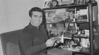 Juga mencetak 11 gol adalah Bobby Smith. Smith dididik Chelsea dan mengawali karier profesional di sana, tapi moncer namanya dengan Tottenham. Dia bikin 10 gol di derby ini untuk Tottenham, satu lainnya untuk Chelsea. Satu-satunya yang bikin gol untuk Tottenham dan Chelsea di daftar ini. (Foto: Norman Quicke/Daily Express/Hulton Archive/Getty Images)