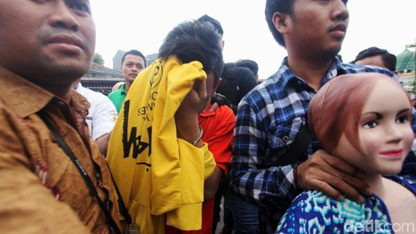 Warga Penasaran Lihat Rekonstruksi Pembunuhan Ciktuti Iin Puspita