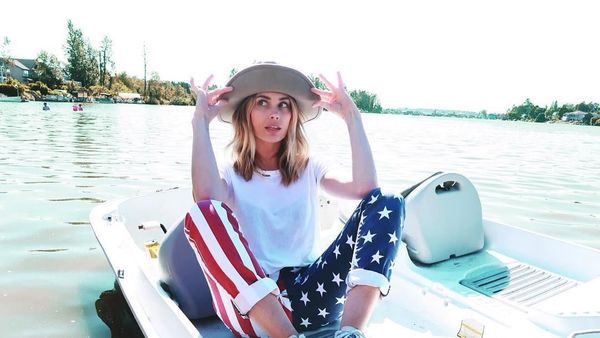 Foto: Liburan Aktris Kocak Tapi Cantik, Arielle Vandenberg