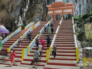 Menikmati Kemegahan Bukit Kapur Berwarna Warni Menikmati Kemegahan Bukit Kapur Berwarna Warni
