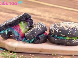 Resep Burger Hitam Rainbow Cheese, Tampilan Unik Warna Menarik