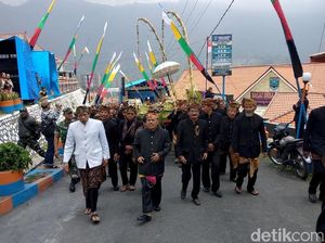 Melihat Upacara Unan-unan Suku Tengger di Kaki Gunung Bromo