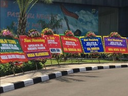 Hercules Ditangkap, Karangan Bunga Juga Berdatangan ke Polda Metro