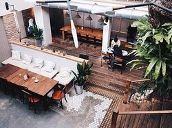 Sore Mendung Begini, Enaknya Minum Kopi di Kafe Instagrammable