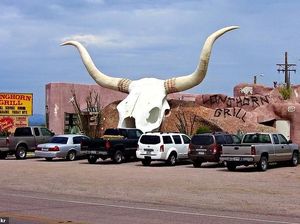 Bentuk Kepala Sapi hingga Botol, 5 Bangunan Resto Ini Punya Desain Unik