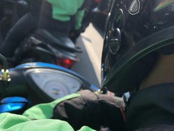 Viral Cerita Ketabahan Ojol Tetap Bawa Penumpang Saat Ibu Meninggal
