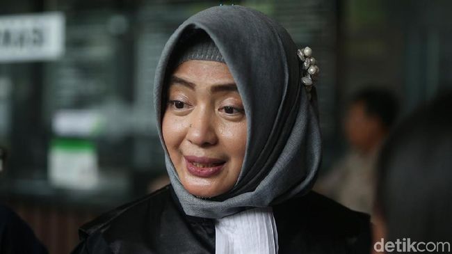 Dugaan Penyerangan 'Preman' Bikin Eks Anggota DPR Wa Ode Dipolisikan Dugaan Penyerangan 'Preman' Bikin Eks Anggota DPR Wa Ode Dipolisikan
