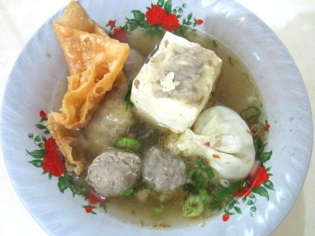 Slurpp! Ada Bakwan Malang yang Gurih Segar di 5 Tempat Ini Slurpp! Ada Bakwan Malang yang Gurih Segar di 5 Tempat Ini