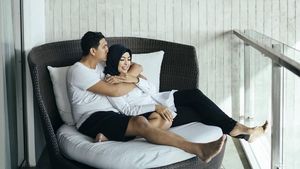 Romantisnya Tantri Kotak dan Suami Bikin Baper