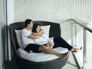 Romantisnya Tantri Kotak dan Suami Bikin Baper