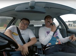 Lucu! Akbar Rais Ajak Gofar Hilman Ngedrift Sambil Cukur Jenggot