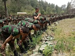 Begini Cara Pasukan Raider Beribadah di Tengah Kerasnya Latihan