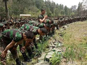 Video: Khusyuknya Pasukan Elite TNI Ibadah di Tengah Latihan Video: Khusyuknya Pasukan Elite TNI Ibadah di Tengah Latihan