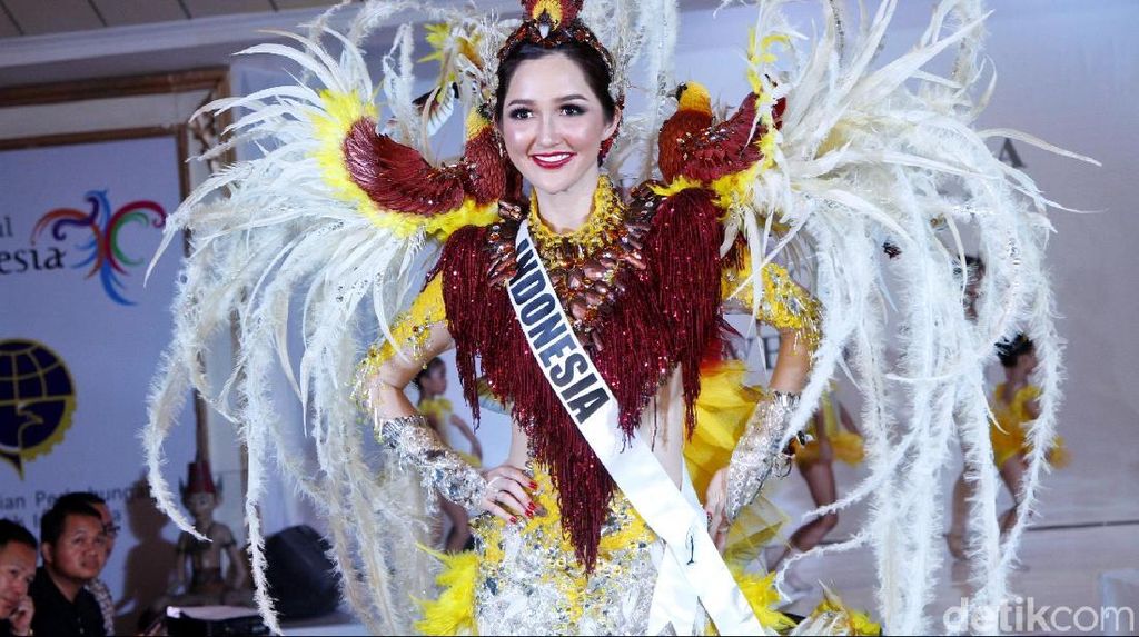 Cantiknya Sonia, Puteri Indonesia di Miss Universe Pakai Kostum Cendrawasih