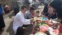 Kehangatan Tradisi Ngaruwat Lembur di Ciamis dalam Foto