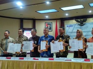 BUMN Karya Garap Infrastruktur Pakai Baja Lokal