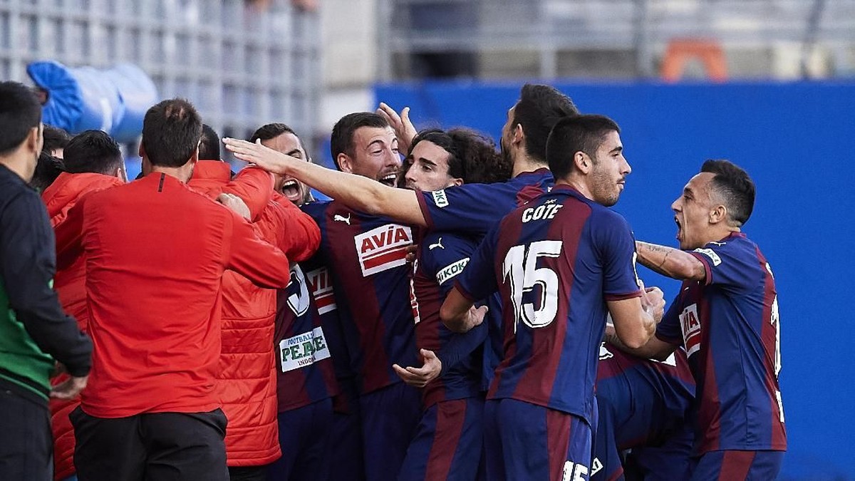 Eibar menang 3-0 atas Real Madrid di pekan ke-13 Liga Spanyol. (Foto: Juan Manuel Serrano Arce/Getty Images)
