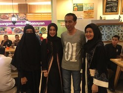 Kunjungi Mal Bandar Lampung, Jokowi Mampir ke Restoran Bakso