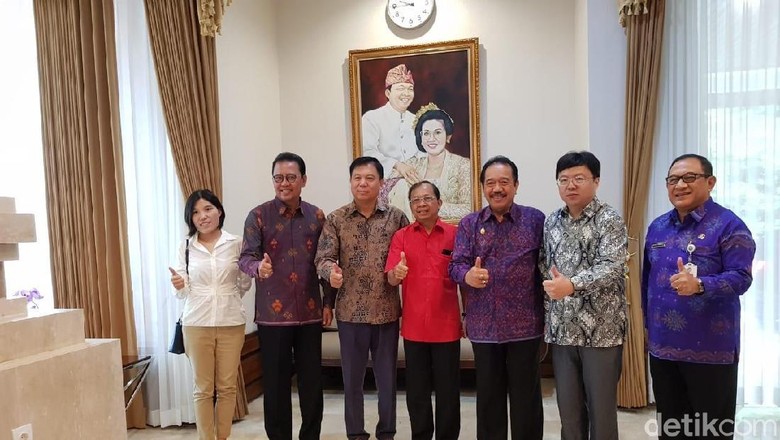 Foto: Gubernur Bali Wayan Koster dan Konjen China Gou Haodong. (Aditya Mardiastuti/detikcom) Foto: Gubernur Bali Wayan Koster dan Konjen China Gou Haodong. (Aditya Mardiastuti/detikcom)