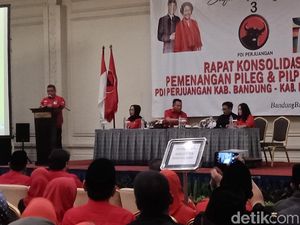 Sekjen PDIP Minta Kader di Jabar Rajin Temui Rakyat
