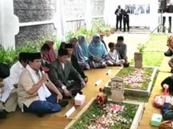 Ke Jatim, Prabowo Ziarah ke Makam Pengasuh Ponpes Al-Ishlah