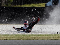 Kamus Istilah MotoGP: Rider Jatuh Highside dan Lowside, Apa Bedanya?