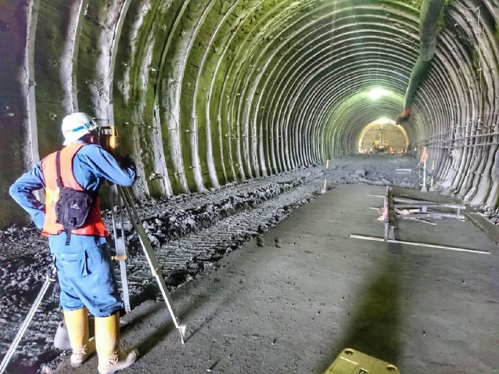 Melihat Proyek Terowongan Jalur Ganda Kereta Lintas Selatan Jawa