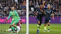 Raheem Sterling juga bermain apik dengan membuat dua assist dan satu gol. Sterling kini memimpin perolehan poin dalam daftar pemain Fantasy Premier League. (David Klein/Reuters)