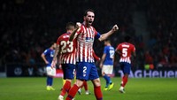 Bek Atletico Madrid Diego Godin kontraknya juga habis musim panas 2019. Sampai saat ini ia belum menandatangani kontrak baru. Foto: Gonzalo Arroyo Moreno/Getty Images
