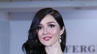 Foto : Cantiknya Sonia Fergina Berbalut 6 Gaun di Miss Universe 2018
