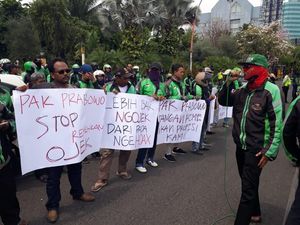 Unjuk Rasa Ojol di Surabaya: Lebih Baik Ngojek daripada Nge-Hoax