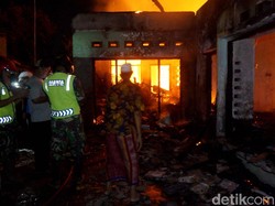 Gudang Elektronik Ludes Terbakar di Pekalongan