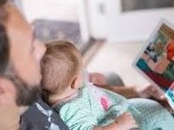 Makin Banyak Pria Jadi Bapak Rumah Tangga di Indonesia