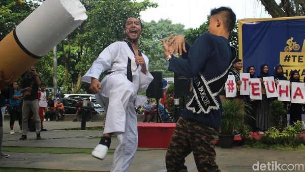 Ciatt! Sepakan Taekwondoin Bogor Tandai Perang Lawan Rokok