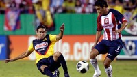 Jika di Spanyol ada El Clasico, maka di Meksiko ad El Super Clasico. Laga itu mempertemukan dua raksasa di Liga MX, yakni Chivas Guadalajara vs Club America. (Foto: Jamie Squire/Getty Images)