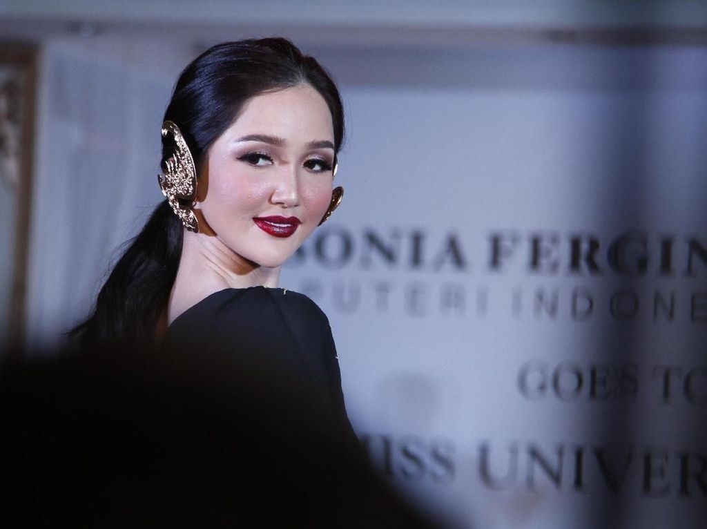 Sonia Fergina Hobi Motoran ke Pantai Sonia Fergina Hobi Motoran ke Pantai