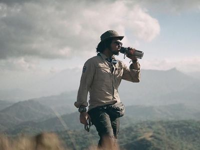 Intip Ramon Tungka Minum Kopi Bajawa  Ditemani Pemandangan Ciamik