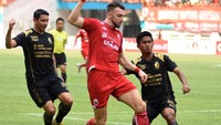 Persija mampu unggul cepat atas Sriwijaya. Di menit ke-2, Marko Simic membawa tuan rumah unggul 1-0 setelah tandukannya merobek gawang Sriwijaya. Istimewa/Dok. Persija.