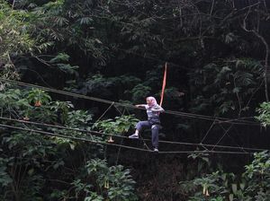 Serunya Trekking dan Outbound di Tengah Gunung Gede Pangrango