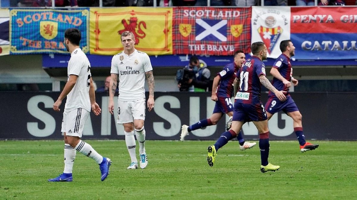Real Madrid kalah telak 0-3 di markas Eibar dalam lanjutan Liga Spanyol (Foto: Vincent West/Reuters)