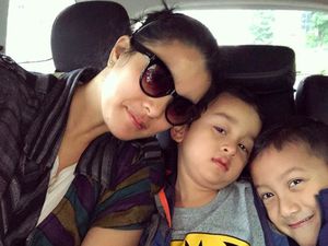 Momen Manis Marcella Zalianty Bersama Kedua Putranya Momen Manis Marcella Zalianty Bersama Kedua Putranya