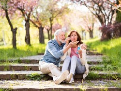 4 Hal yang Perlu Diketahui Jika Usia Suami-Istri Terpaut Jauh