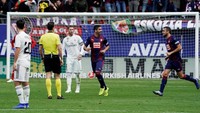 Pukulan telak Eibar untuk Madrid terjadi dalam 11 menit pertama babak kedua. Sergi Enrich dan Kike Garcia mencetak dua gol tambahan Eibar dalam selang waktu lima menit saja. Foto: Reuters
