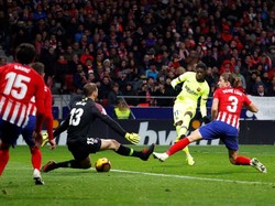 Pemain pengganti Ousmane Dembele muncul sebagai penyelamat Barcelona. REUTERS/Paul Hanna.