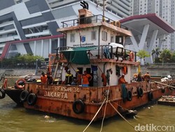 13 Kapal Pengangkut Sampah Belum Cukup Bersihkan Laut Jakarta