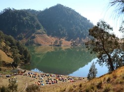 Foto: Ranu Kumbolo, Sebuah Keromantisan Alam